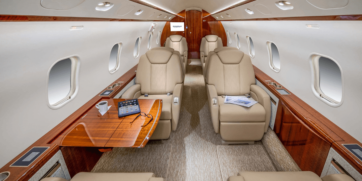 cheettt室内機 8 Passenger Midsize Jet | Challenger 300 | Chantilly Air Fleet